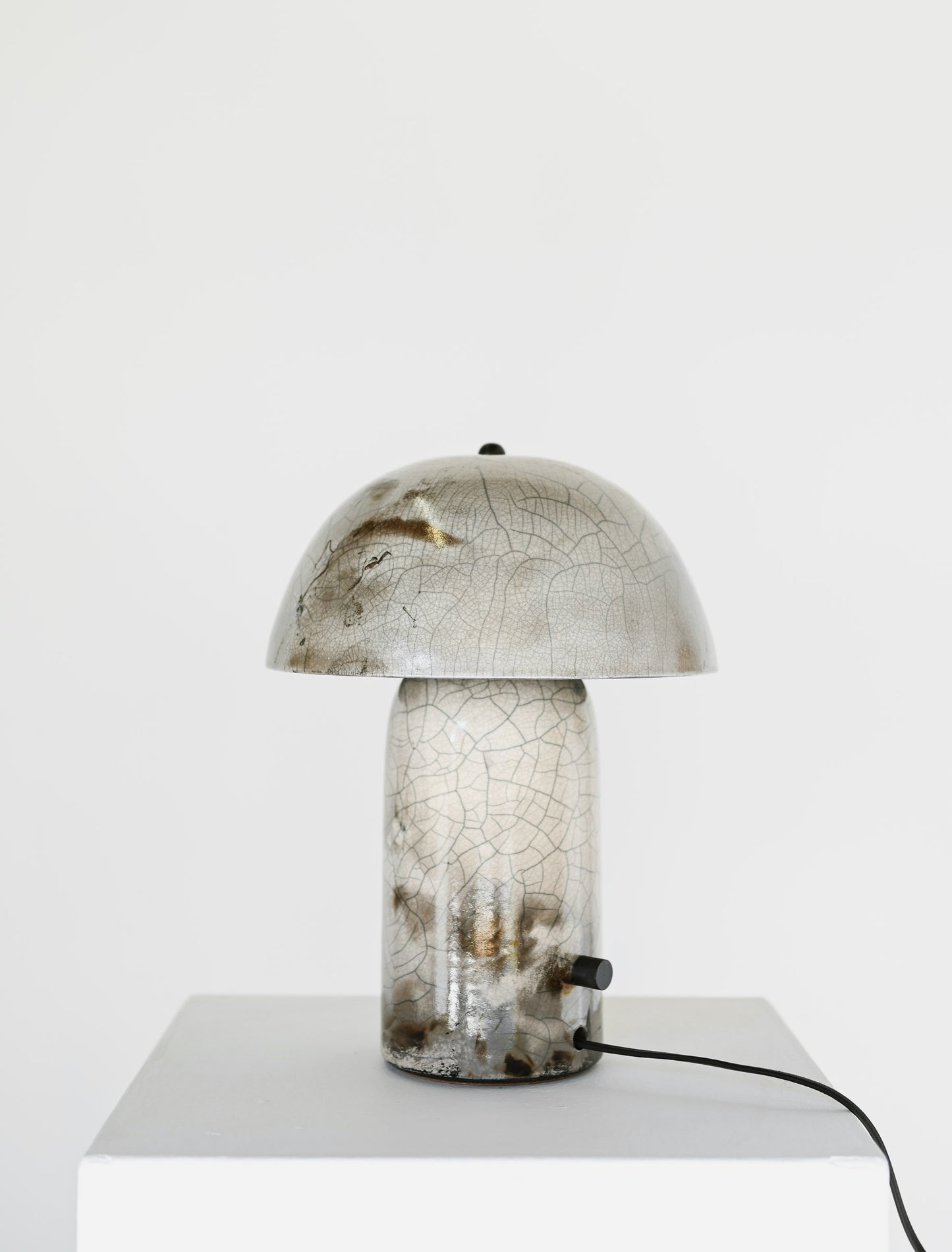 Raku tera lamp medium in white crackle